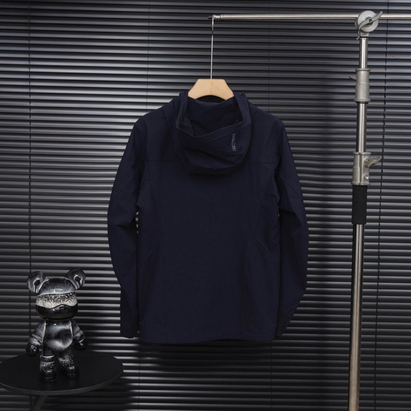 ARC'TERYX LOGO-EMBROIDERED HOODED JACKET