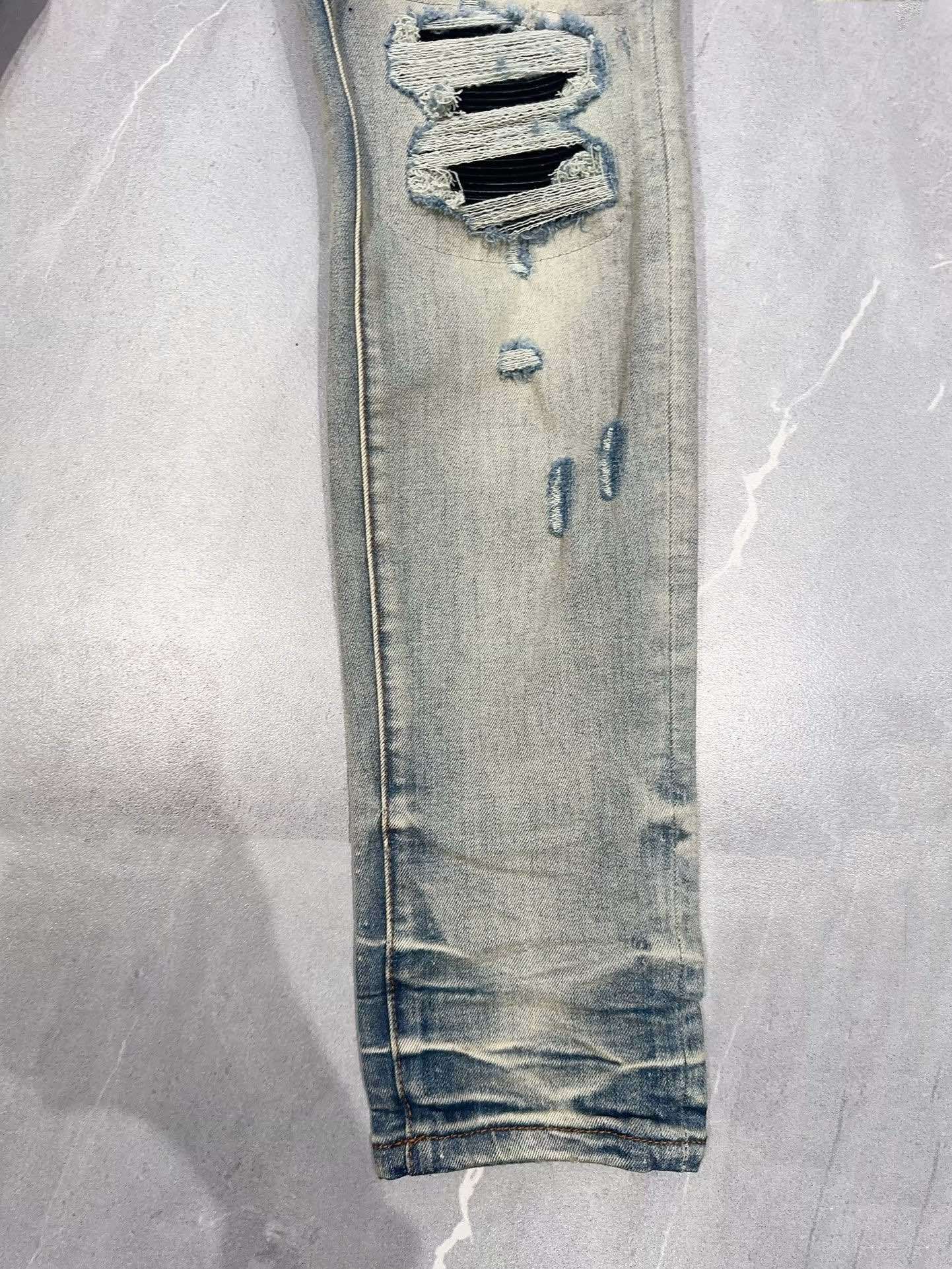 AMIRI MX1 RIPPED SKINNY JEANS