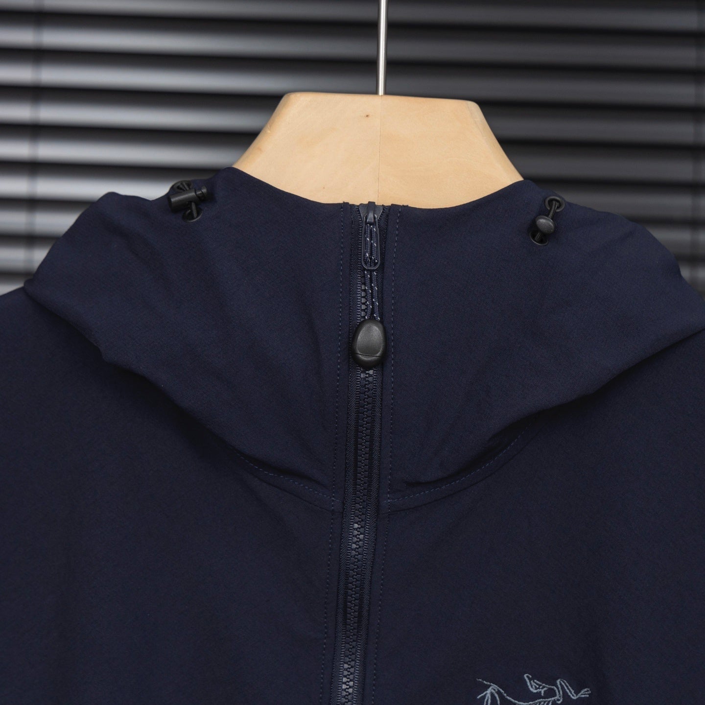 ARC'TERYX LOGO-EMBROIDERED HOODED JACKET